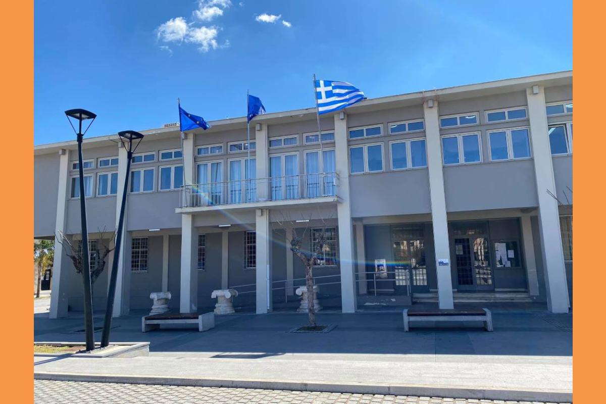 Κομμάτι μαρμάρου αποκολλήθηκε από άγαλμα τραυματίζοντας ανήλικο
