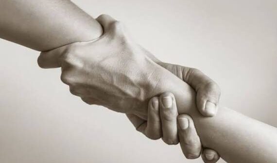 Μια ιστορία αλληλεγγύης: Εκπαιδευτικός κοιμόταν σε σκηνή