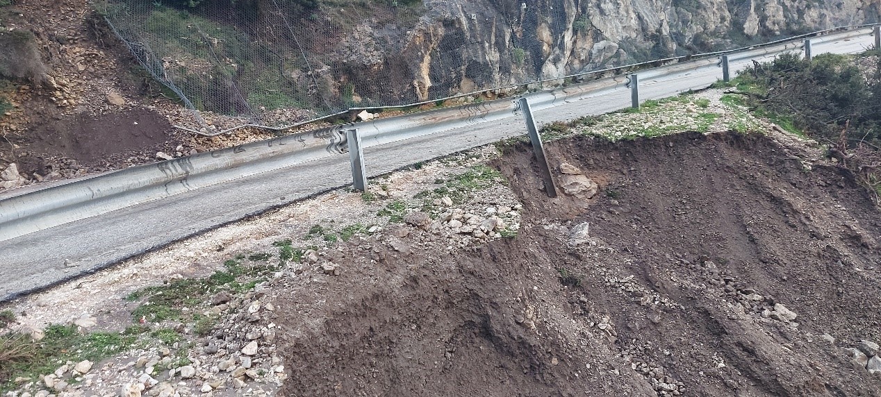 Αδιαφορία των Αρχών για τα προβλήματα οδοποιίας που αντιμετωπίζει η Άσσος