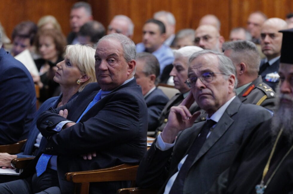 Αιχμές Καραμανλή για τα εθνικά θέματα, παρουσία Σαμαρά: «Αρνητική εξέλιξη η κύρωση του τουρκολιβυκού μνημονίου»