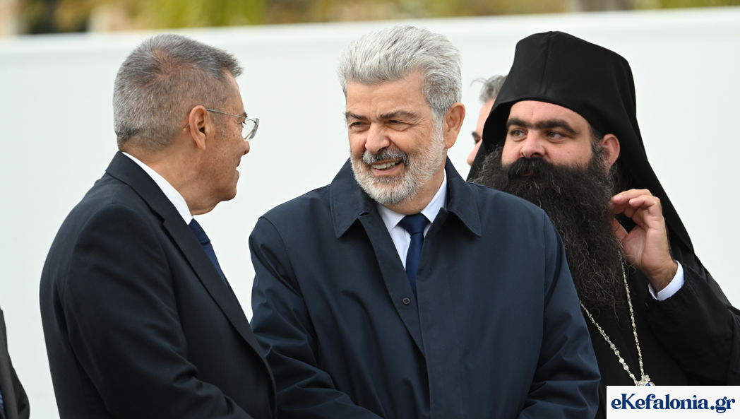 Αργοστόλι: Πλήθος κόσμου και θερμό χειροκρότημα στη μαθητική παρέλαση της 28ης Οκτωβρίου