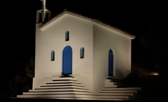 Η φωταγώγηση του Αγίου Ανδρέα, στο Πόρτο Ιθάκης αποκτά ισχυρότερο συμβολισμό