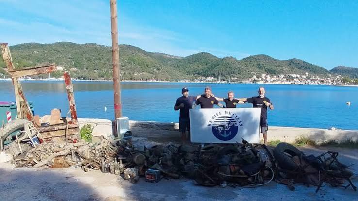 Ιθάκη: 1,3 τόνοι απορριμμάτων από τον βυθό του Βαθύ ανέσυρε η ομάδα “We Dive We Clean” [βίντεο]