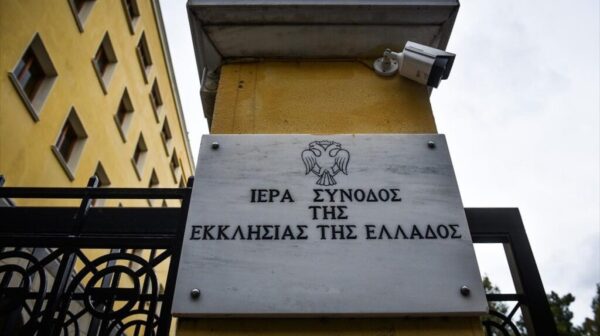 «Καμπανάκι» της Ιεράς Συνόδου στους κληρικούς για την παρουσία τους στα social media – «Μην οικοδομείτε προσωπικό brand»
