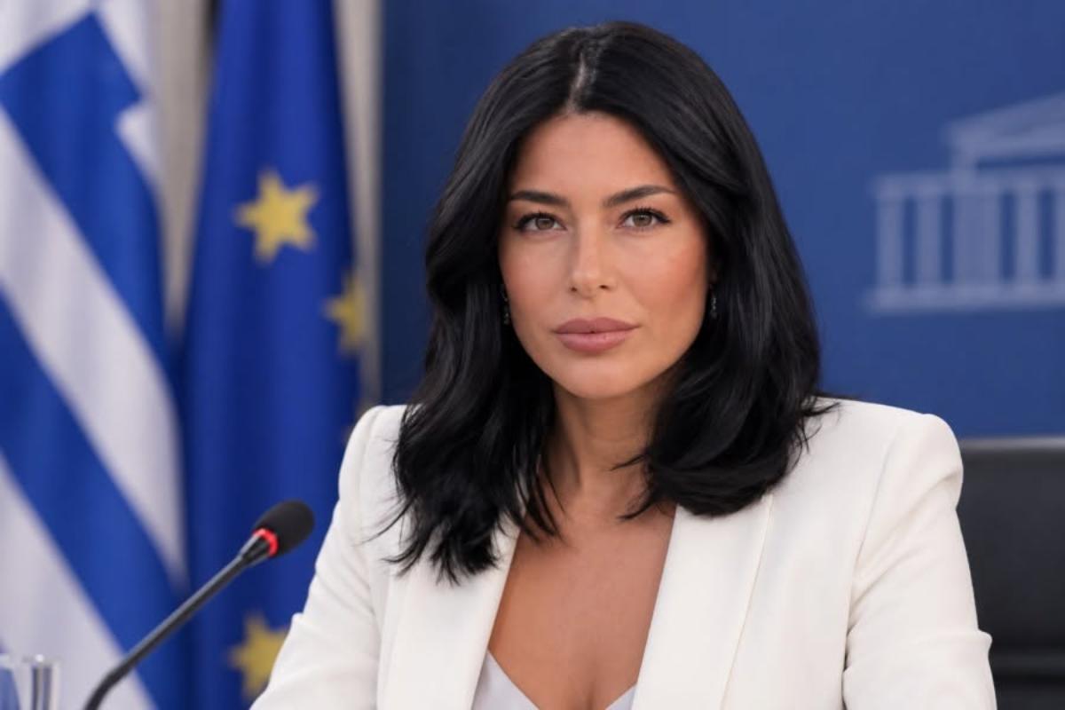 Λατινοπούλου κατά Μητσοτάκη: «Το ψάρι βρωμάει από το κεφάλι