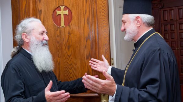 Στον Αρχιεπίσκοπο Ελπιδοφόρο ο Μητροπολίτης Κεφαλληνίας Δημήτριος – Παρών και ο Γιάννης Τρεπεκλής [εικόνες]