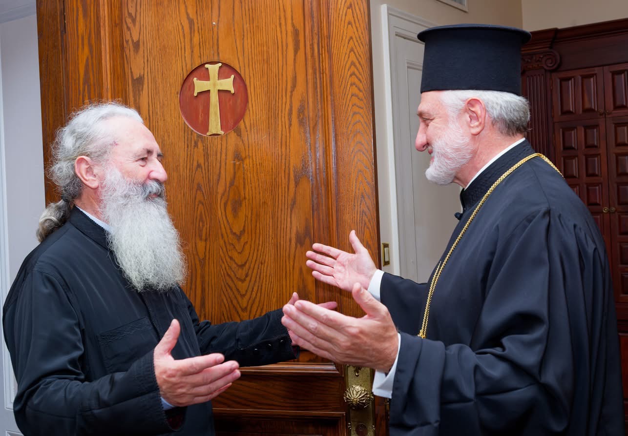Στον Αρχιεπίσκοπο Ελπιδοφόρο ο Μητροπολίτης Κεφαλληνίας Δημήτριος – Παρών και ο Γιάννης Τρεπεκλής [εικόνες]