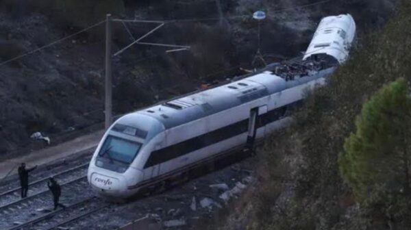 Τραγωδία στην Ισπανία: Σύγκρουση τρένων στο Τολέδο – Τουλάχιστον 39 νεκροί