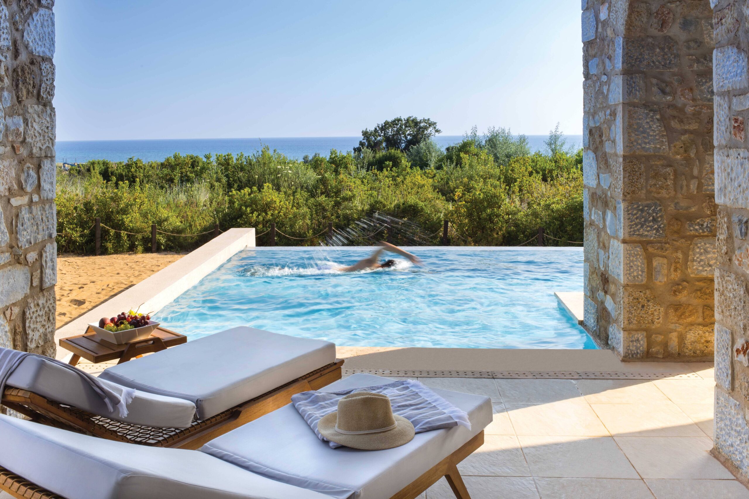 Τρία ξενοδοχεία της Costa Navarino στο ελληνικό Top 10 των Readers’ Choice Awards του Condé Nast Traveler